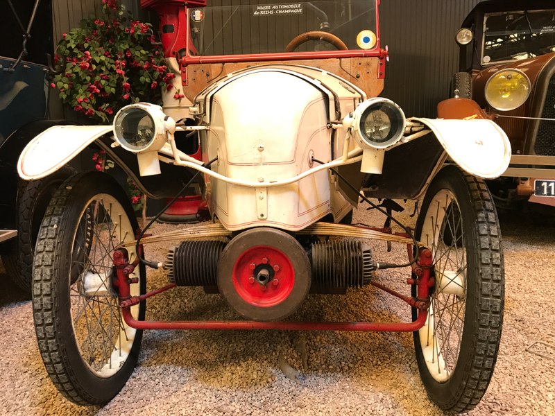 I love the air-cooled boxer twin powering this SIMA-Violet.